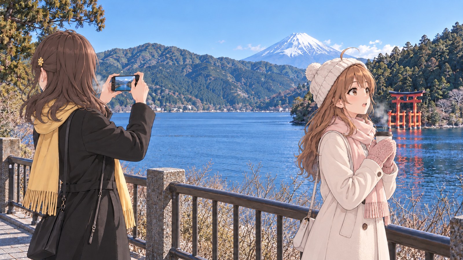 冬の朝の芦ノ湖畔で、紙カップを手に雪の富士山と湖に立つ赤い鳥居に見とれる主人公と、少し離れて先にスマホで撮る友達