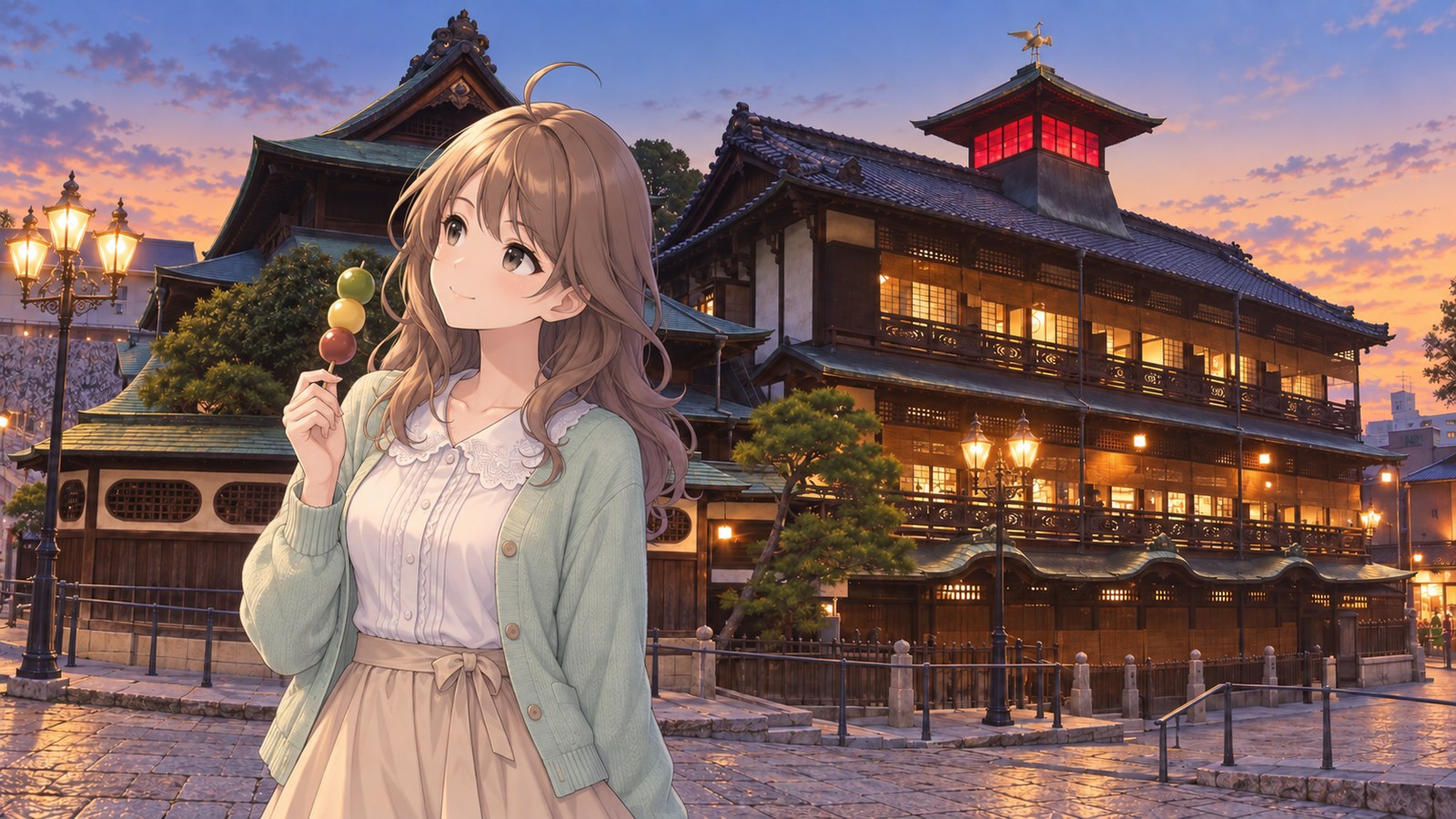 夕暮れの道後温泉本館と赤く光る屋上の振鷺閣を見上げ、三色の坊っちゃん団子を手にほほえむ主人公